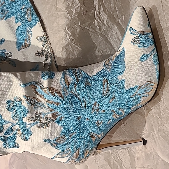 Women's knee high boots - Picture 2 of 6